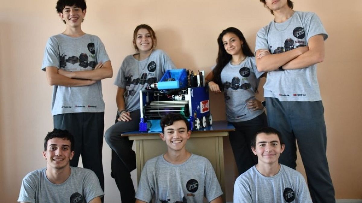 Estudiantes mendocinos representarán a Argentina en una competencia de robótica en Europa