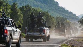 La policía mexicana viaja regularmente en grupo, como este en el estado de Michoacán. Foto: AFP