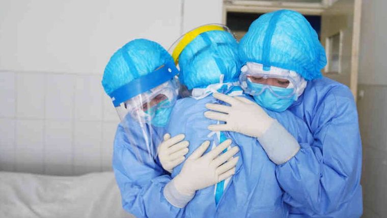 Frente a la pandemia de covid, el personal de salud se siente agotamiento, ansiedad y tristeza