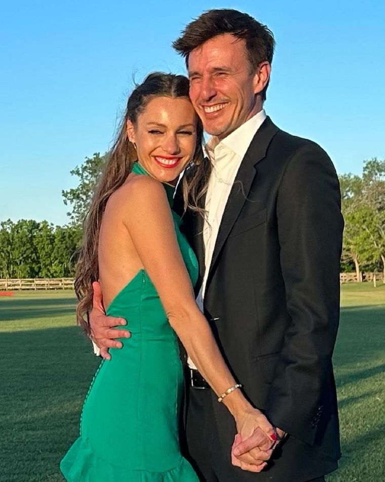 La foto que confirma que Pampita y García Moritán están más enamorados que nunca Pampita y García Moritán posaron felices en una boda. Foto: Instagram @robergmoritan