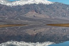 El antiguo lago de la cuenca Badwater reapareció después de haberse evaporado hace miles de años Foto: Europa Press