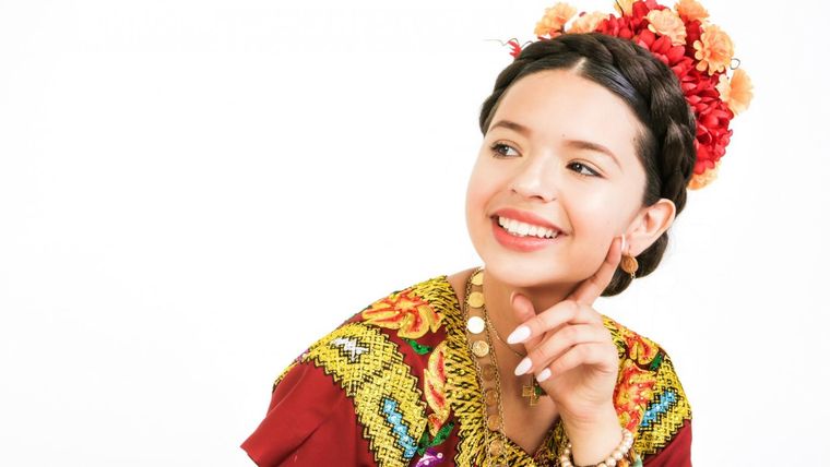 Los trucos de belleza de Ángela Aguilar son múltiples y variados. Foto: lospromotores.net