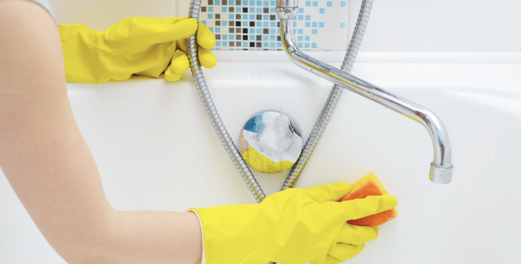 La aparición del moho en la bañera es antiestetica y peligrosa para la salud. Foto: Shutterstock La aparición del moho en la bañera es antiestetica y peligrosa para la salud. Foto: Shutterstock