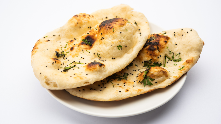 Algunas recetas tienen variantes: se rellenan con queso, papa o hierbas aromáticas. Algunas recetas tienen variantes: se rellenan con queso, papa o hierbas aromáticas.