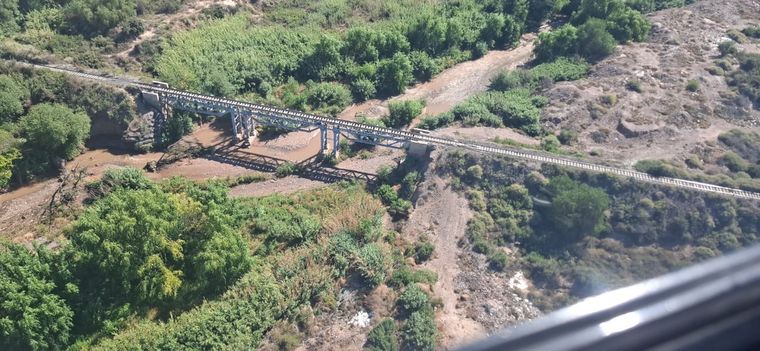 Las imágenes de la búsqueda desde el helicóptero Halcón I de la Policía de Mendoza.&nbsp;