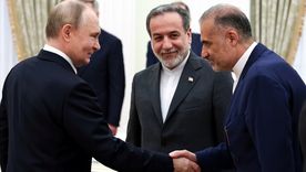 En Rusia, se saludan Vladimir Putín y embajador de Irán Abás Araqchí. Foto EFE En Rusia, se saludan Vladimir Putín y embajador de Irán Abás Araqchí. Foto EFE