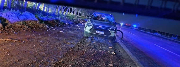 Así quedó el vehículo que impactó al ciclista. Foto: Ministerio de Seguridad