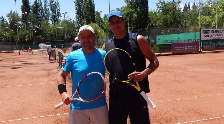 Mario Gili y Juan Capreto jugaron la final de +40 años, con victoria para el segundo.
