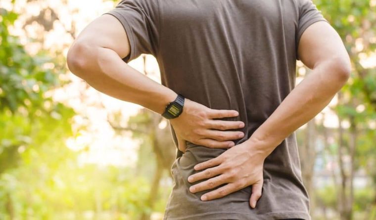 Ejercicio para calmar dolor de espalda Foto: Shutterstock