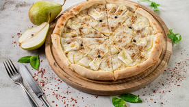 Pizza de pera, gorgonzola y nuez: una delicia dulce y salada Foto: Shutterstock