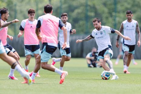 A dos días del debut mundialista, Lionel Scaloni todavía no mostró todas sus cartas. A dos días del debut mundialista, Lionel Scaloni todavía no mostró todas sus cartas.