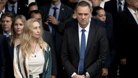 Ante el creciente ruido mediático y la presión judicial, Manuel Adorni planea una contraofensiva administrativa. Ante el creciente ruido mediático y la presión judicial, Manuel Adorni planea una contraofensiva administrativa.