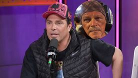 Matías Alé despidió a Walter Santiago de la obra Asia caliente. Matías Alé despidió a Walter Santiago de la obra Asia caliente.