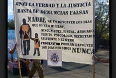 En siete provincias se realizaron protestas exigiendo la aprobación de una ley que penalice las falsas denuncias. Foto: Foto: Captura de video