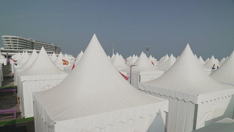 Qetaifan Island Fan Village consiste de 1.800 tiendas de campaña, cada una con capacidad para albergar a dos personas. Foto: BBC SPORT