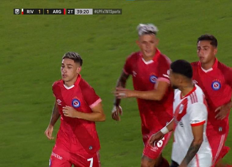 Borja increpó a Montiel luego de su festejo de gol Foto: Captura TV