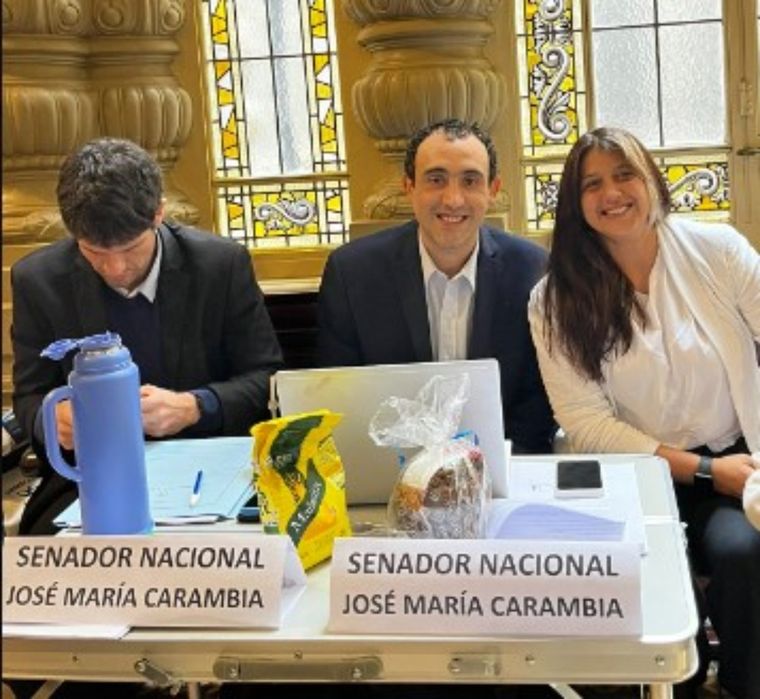 José Carambia, senador del bloque del gobernador de Santa Cruz, denuncia que aún no le designaron un despacho a 10 días de asumir