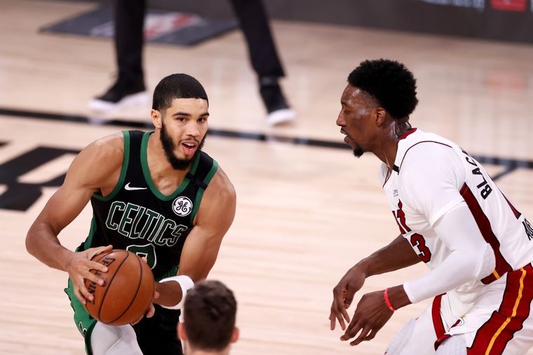 Boston Celtics Miami Heat Boston Celtics venció a Miami Heat y estiró la definición en el Este de la NBA Foto: EFE