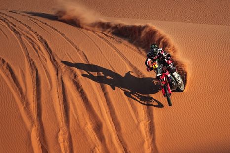 Ricky Brabec encabeza ahora la general del Rally Dakar tras una corrección oficial de tiempos en la Etapa 10. Ricky Brabec encabeza ahora la general del Rally Dakar tras una corrección oficial de tiempos en la Etapa 10.