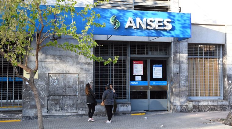 Anses entrega hasta $45.000 a tres grupos Foto: ALF PONCE MERCADO / MDZ