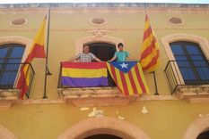 la bandera republicana ondea en algunos municipios de espana