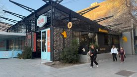 cambios en una iconica esquina de mendoza: los negocios que se van