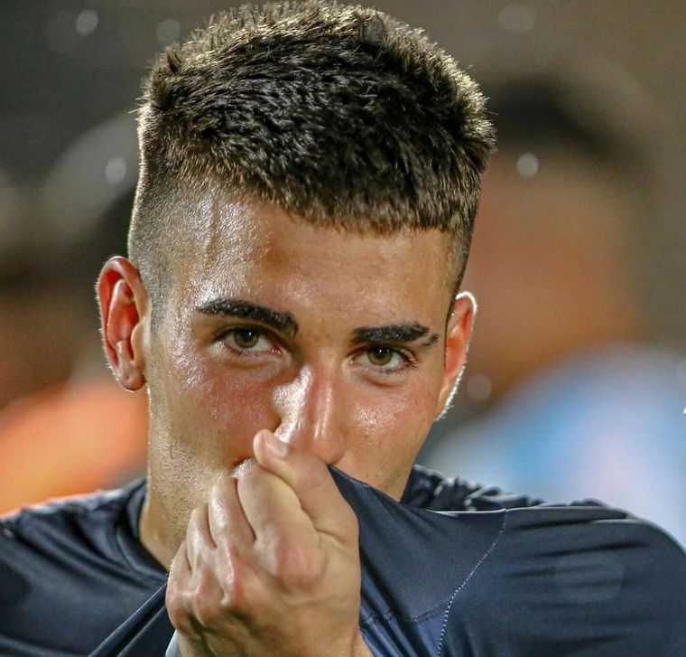 El defensor se ha ganado el cariño de los hinchas leprosos. Foto: Fabián Salamone / MDZ