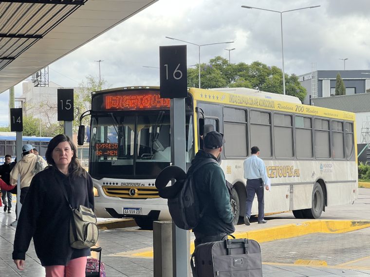 Los colectivos que vienen del Este llegan a la terminal de ómnibus. Foto: Agustina Barbero / MDZ Los colectivos que vienen del Este llegan a la terminal de ómnibus. Foto: Agustina Barbero / MDZ