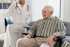 El PAMI ofrece un reintegro por atención médica para sus afiliados. Foto: Freepik