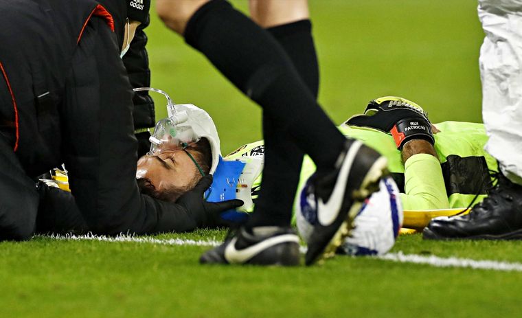 Rui Patricio debió ser atendido en el campo. Foto: Wolverhampton