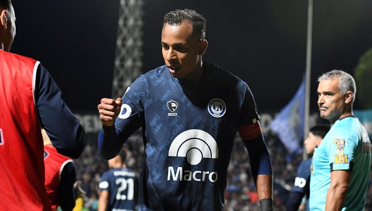 Berti debe encontrar al compañero de ataque de Sebastián Villa. Berti debe encontrar al compañero de ataque de Sebastián Villa.