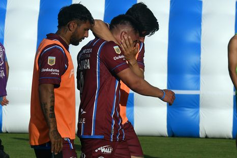 Los jugadores del Tomba se fueron entre lágrimas. Los jugadores del Tomba se fueron entre lágrimas.