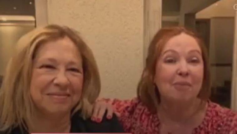 La actriz y su hermana.