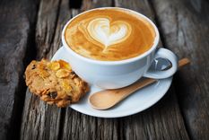 Celebra el Día del Capuchino con el sabor y la historia de esta bebida. Foto: Freepik