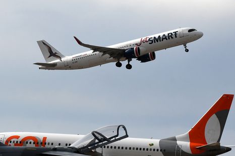 Una joven viajó en avión y días después comenzó a perder la audición: qué le diagnosticaron Una joven viajó en avión y días después comenzó a perder la audición: qué le diagnosticaron