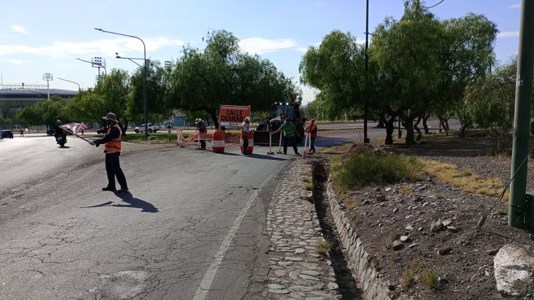 Obras en la ruta 99, en el acceso al Frank Romero Day