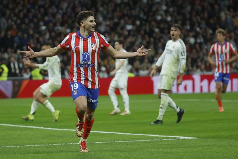 La fuerte confesión de un jugador del Atlético Madrid sobre Julián Álvarez. Foto: EFE