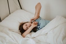 Debes descansar, mejorar tu sueño Buey, esto será clave para ti.  Puedes darte un baño, luego cenar y así descansar mejor. Foto: Unsplash