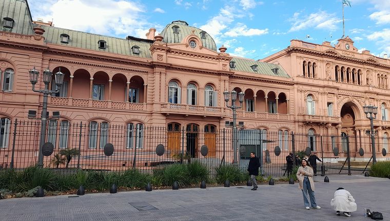 A oscuras. La Casa Rosada no tiene servicio eléctrico. Foto: ALF PONCE MERCADO / MDZ