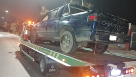 El conductor circulaba con altos niveles de alcohol en sangre, motivo por el que fue aprehendido y la camioneta secustrada. El conductor circulaba con altos niveles de alcohol en sangre, motivo por el que fue aprehendido y la camioneta secustrada.