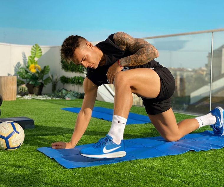 Lautaro se entrena en casa.