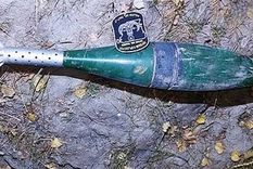 El proyectil explosivo hallado en el lecho de un río en Chubut Foto: NA El proyectil explosivo hallado en el lecho de un río en Chubut Foto: NA