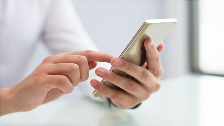 Los teléfonos inteligentes desempeñan un papel fundamental en nuestras vidas. Foto: Freepik