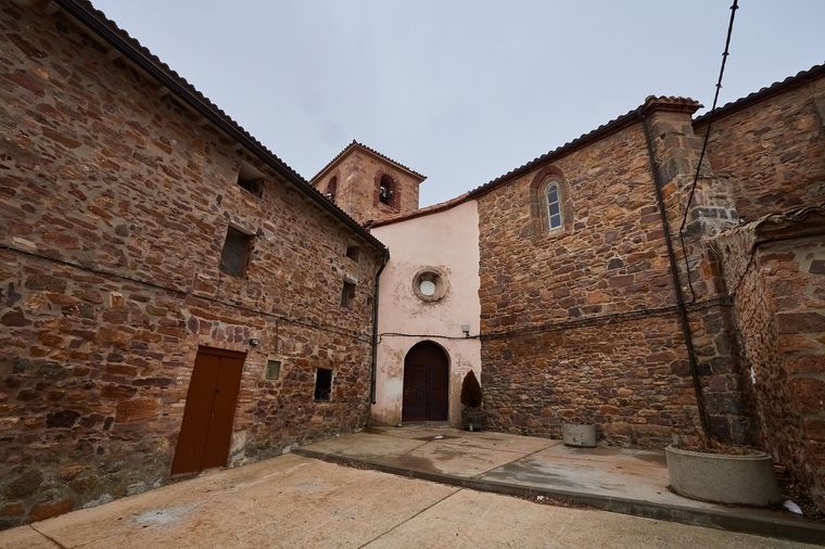 Este pueblo de Soria ofrece una vivienda y apoyo a quien quiera reabrir el único bar y mudarse al lugar.