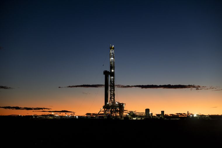 YPF anuncia la mayor inversión del país - Banco de imágenes Neuquén - 2024 -25 (1)