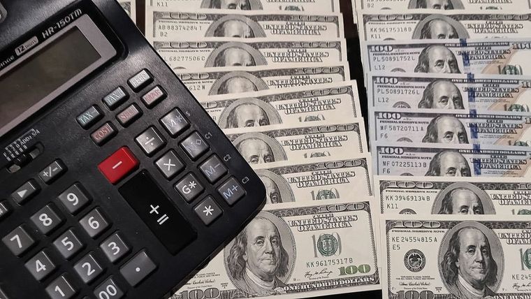 El mercado duda sobre qué puede pasar si el dólar se desboca o si, por el contrario, continúa planchado. Foto: Archivo MDZ