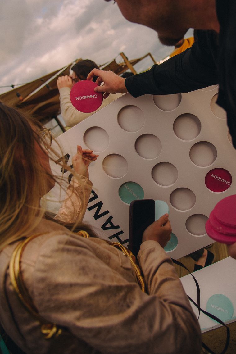 Los sunsets con juegos: un clásico de Chandon en la playa. Los sunsets con juegos: un clásico de Chandon en la playa.