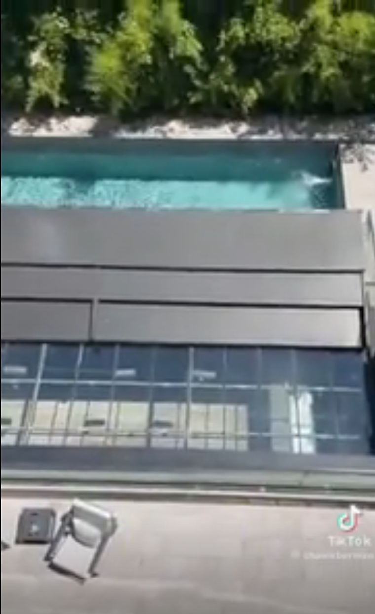 Shanik Berman se mostró desde el balcón del Hotel CasaSur, locación de la tragedia de Liam Payne en 2024. Shanik Berman se mostró desde el balcón del Hotel CasaSur, locación de la tragedia de Liam Payne en 2024.