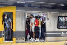 Los subtes reanudaban el servicio tras el paro de dos horas. Foto: TELAM