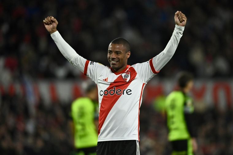 De la Cruz, que cumplió 200 partidos en River, marcó un golazo en el 5-1 ante Barracas Central Foto: River Plate
